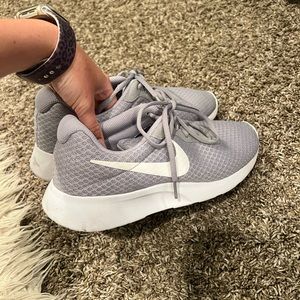 Womens grey nike tennis shoes size 8
